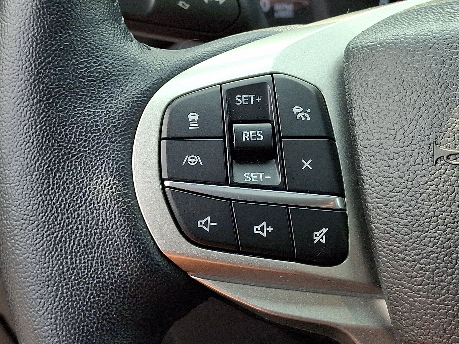 Used 2023 Ford Explorer XLT w/ Equipment Group 202A AWD/4WD image 23