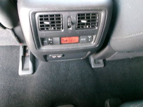 Used 2017 Nissan Pathfinder SV w/ SV Tech Package AWD/4WD image 12