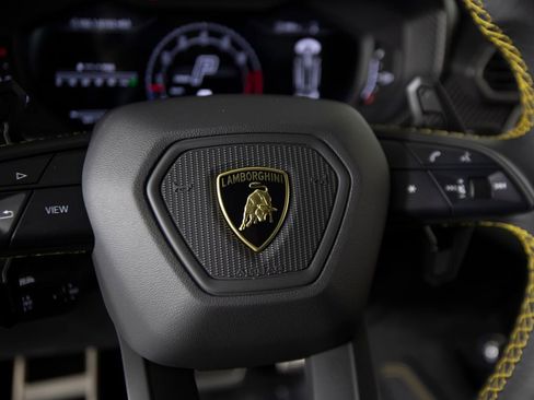Used 2023 Lamborghini Urus Performante image 20