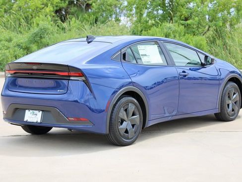 New 2026 Toyota Prius LE image 8