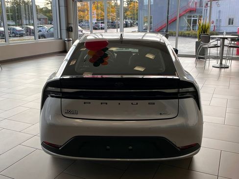 New 2025 Toyota Prius Plug-In Hybrid image 4