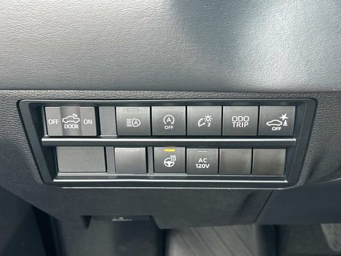 Used 2023 Toyota Tundra Platinum AWD/4WD image 35
