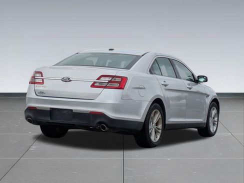 Used 2017 Ford Taurus SE FWD image 6