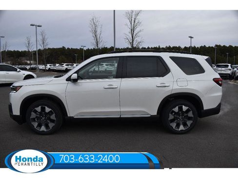 New 2026 Honda Pilot Touring image 4
