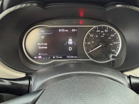 Used 2021 Nissan Versa SV image 16