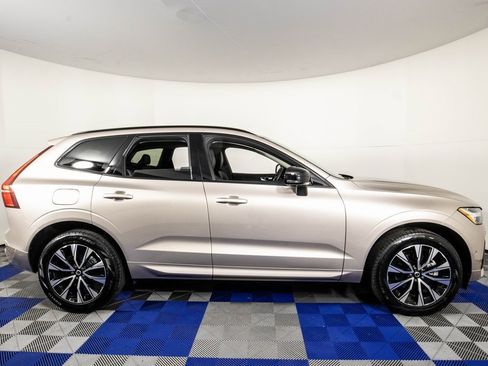 Used 2025 Volvo XC60 B5 Plus image 4