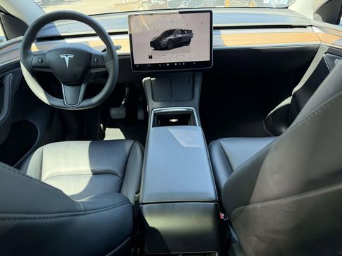 Used 2024 Tesla Model Y 2WD image 8