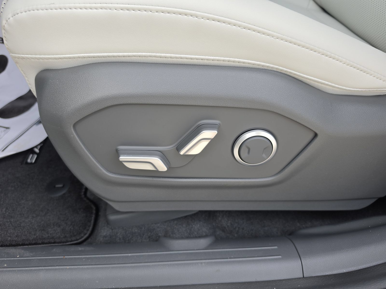 New 2027 Hyundai Santa Fe SEL FWD image 23