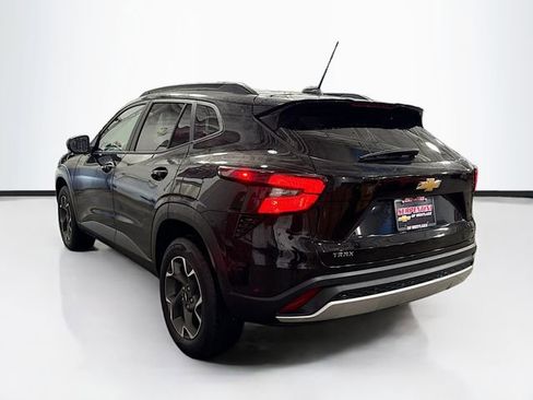 Used 2024 Chevrolet Trax LT w/ Driver Confidence Package image 8