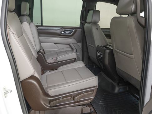 Used 2022 GMC Yukon XL SLT w/ SLT Luxury Package AWD/4WD image 9
