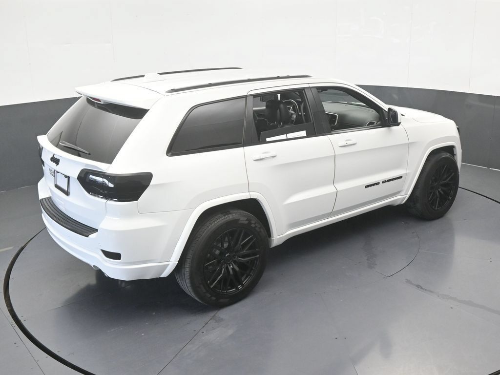 Used 2018 Jeep Grand Cherokee Altitude RWD image 49