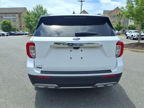 Used 2024 Ford Explorer XLT w/ Equipment Group 202A RWD image 33
