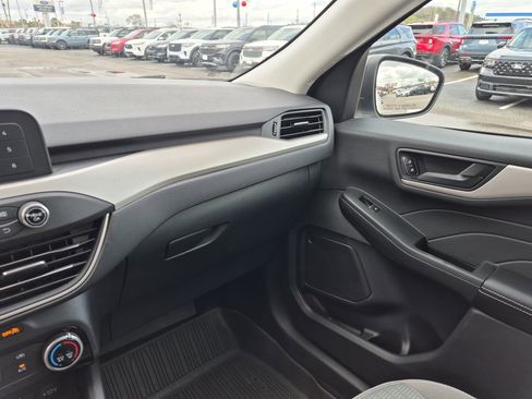 Used 2022 Ford Escape S image 17