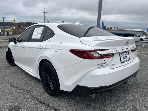 Used 2025 Toyota Camry SE w/ Convenience Package image 5