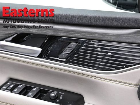 Used 2024 Jeep Wagoneer L Series II w/ Flexible Seating Group RWD image 21