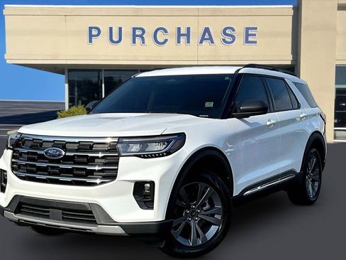 Used 2025 Ford Explorer Active w/ Active Comfort Package AWD/4WD image 3