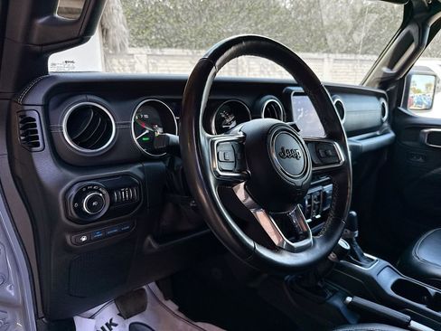 Used 2021 Jeep Wrangler Unlimited Sahara w/ Cold Weather Group AWD/4WD image 10