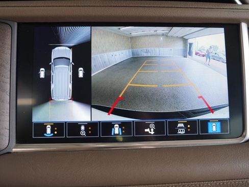 Used 2021 GMC Yukon XL Denali w/ Denali Premium Package AWD/4WD image 19