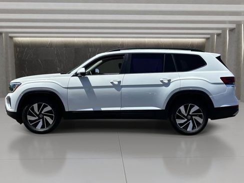 Used 2025 Volkswagen Atlas SE AWD/4WD image 2