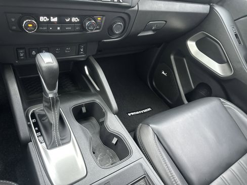 Used 2025 Nissan Frontier SL image 19