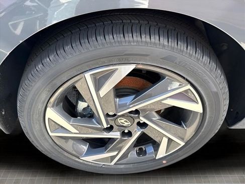 Certified 2025 Hyundai Elantra SEL image 20