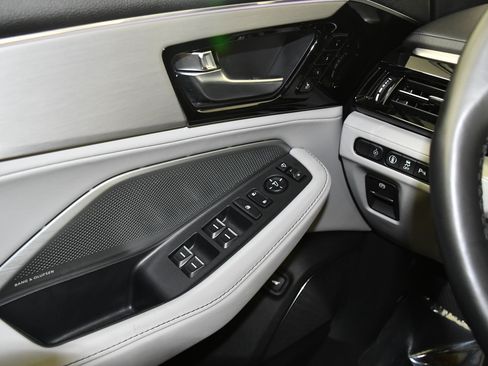 Used 2025 Acura MDX SH-AWD w/ Technology Package image 32