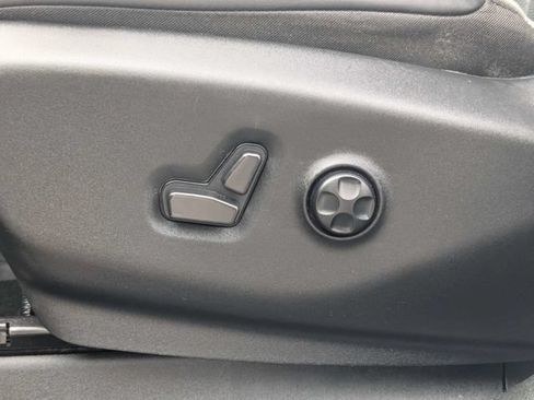 Used 2025 Chrysler Pacifica Limited FWD image 20