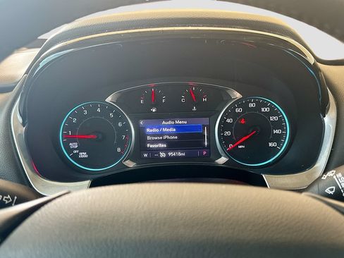 Used 2020 Chevrolet Traverse LT FWD image 12