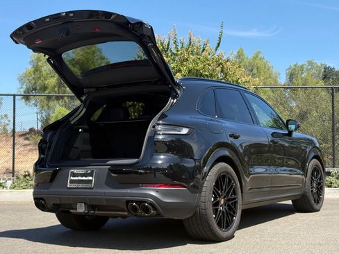Used 2025 Porsche Cayenne S AWD/4WD image 33