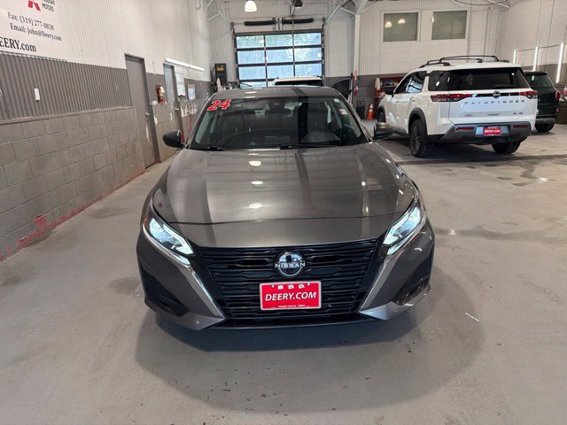 Used 2024 Nissan Altima 2.5 SV FWD image 8