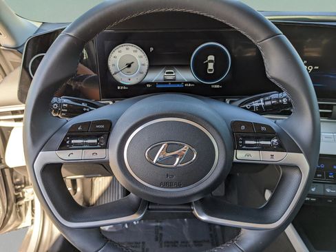 Used 2023 Hyundai Elantra Limited image 29