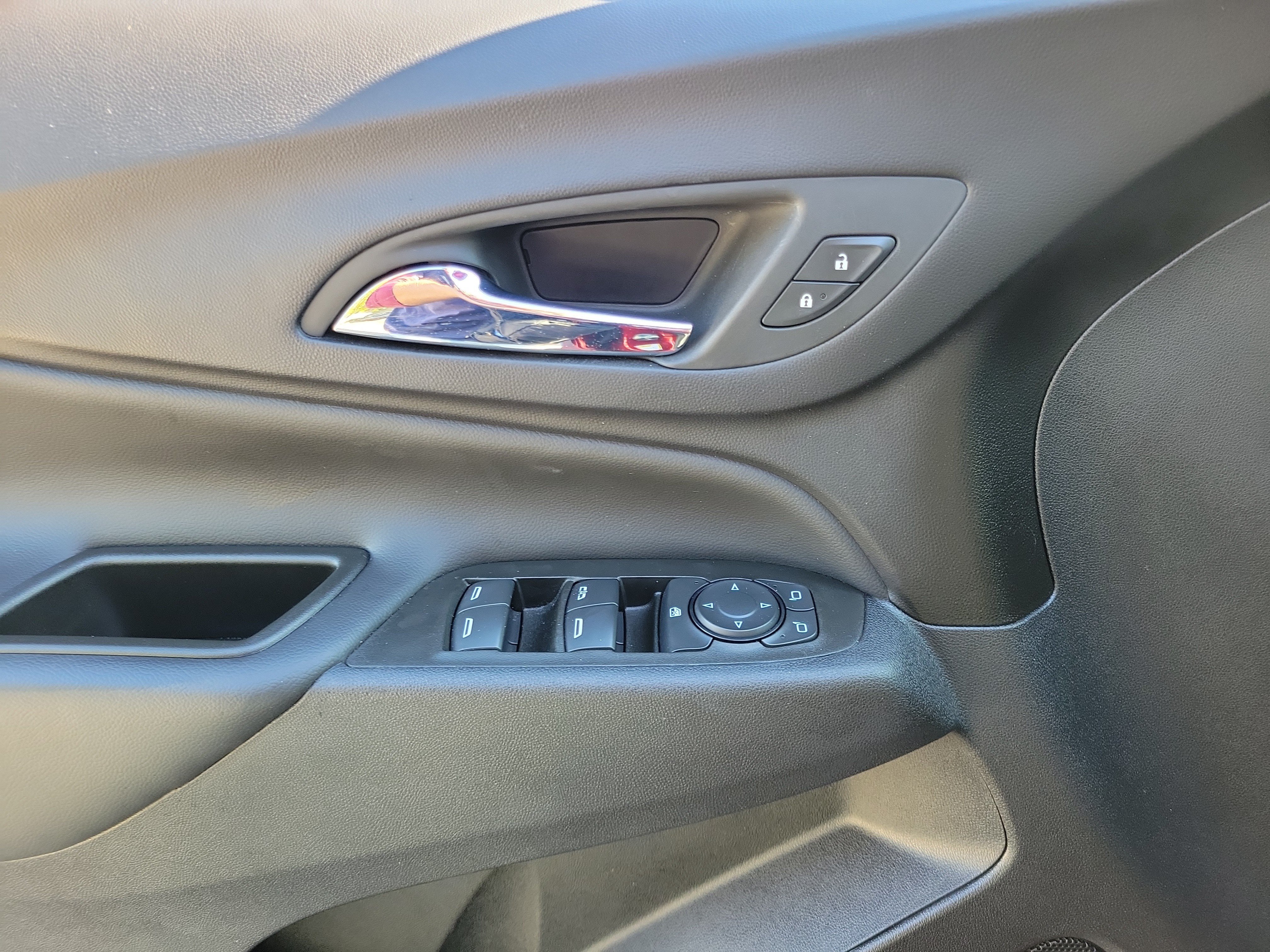 Used 2024 Chevrolet Equinox LT FWD image 17