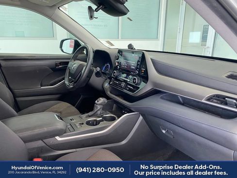 Used 2020 Toyota Highlander LE FWD image 23