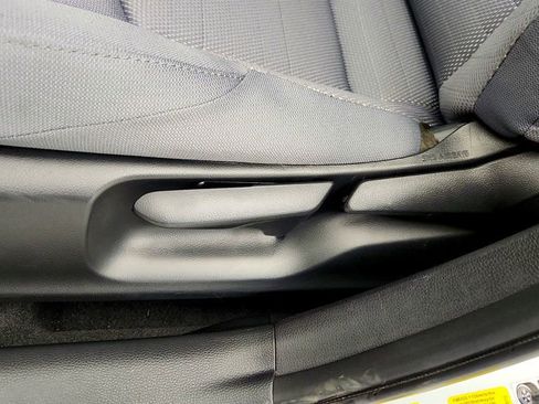 Used 2025 Toyota Corolla SE image 10