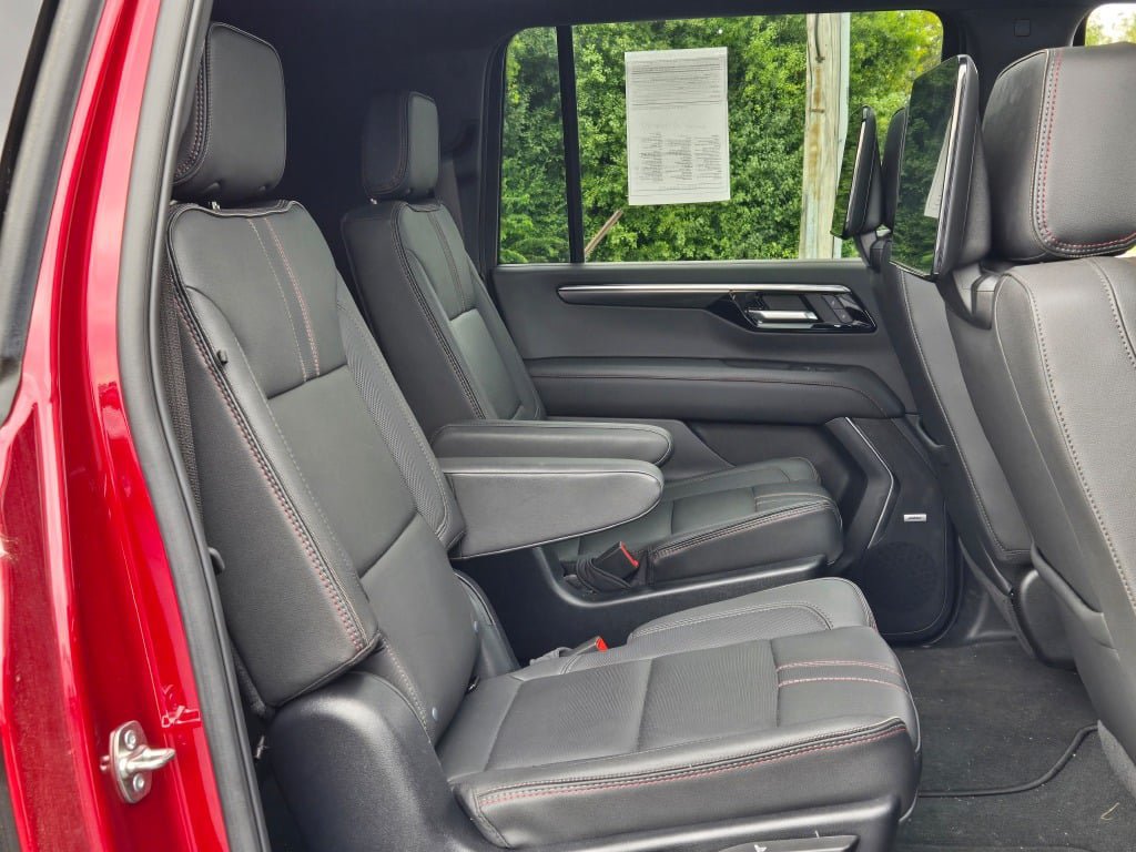 Used 2025 Chevrolet Suburban RST w/ Advanced Technology Package AWD/4WD image 9