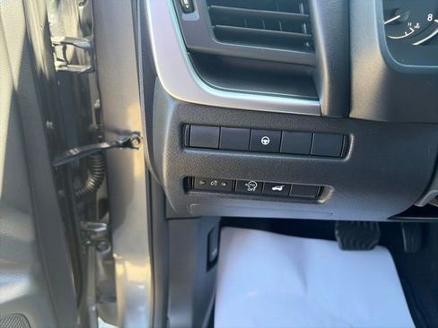 Used 2025 Nissan Rogue SV AWD/4WD image 19