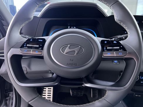 Used 2025 Hyundai Elantra Sport FWD image 16
