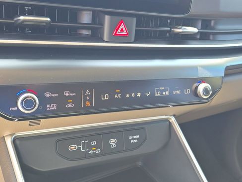 New 2026 Kia Carnival FWD image 25