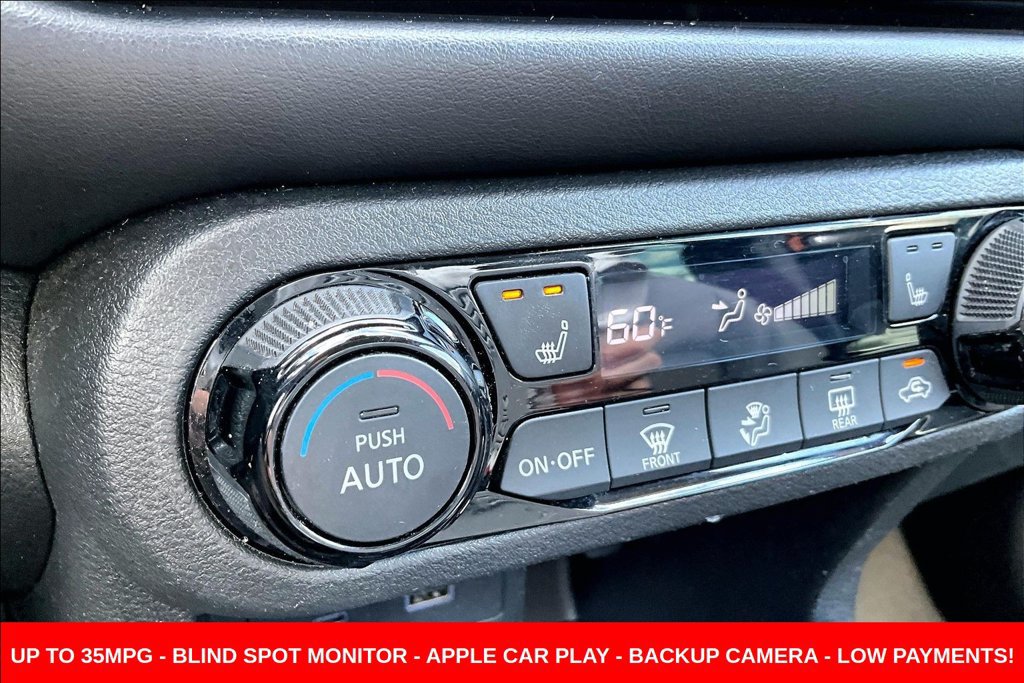 Used 2023 Nissan Kicks SR w/ SR Premium Package FWD image 18