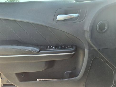 Used 2017 Dodge Charger SXT image 16