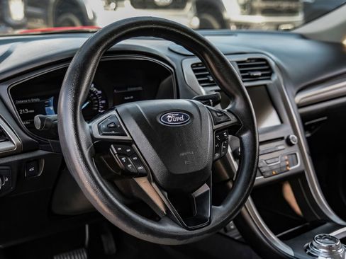 Used 2018 Ford Fusion SE w/ Fusion SE Technology Package image 14