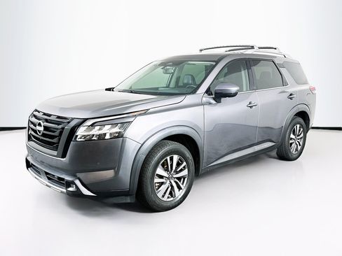 Used 2022 Nissan Pathfinder SL w/ SL Black Package FWD image 3