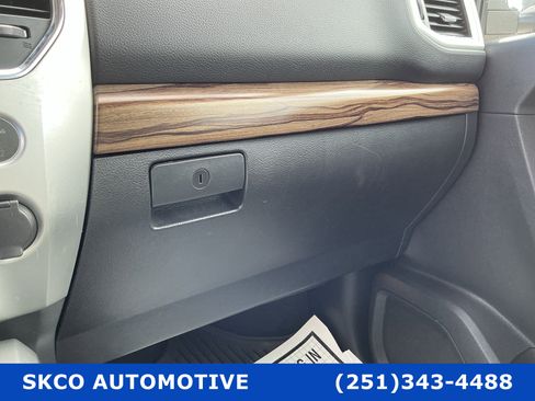 Used 2020 Nissan Titan SL w/ Moonroof Package image 24