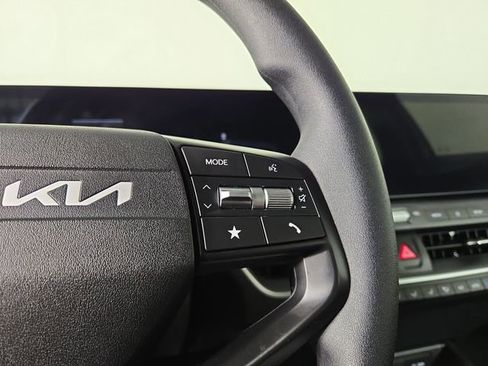 Certified 2025 Kia K4 LXS image 25