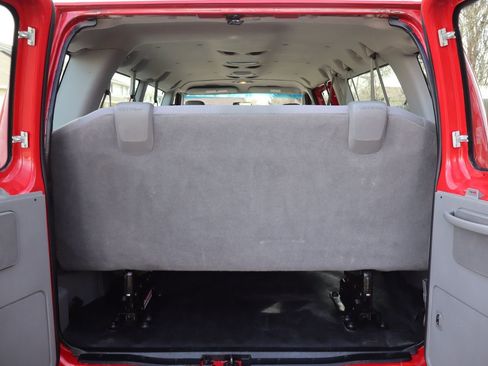 Used 2010 Ford E-350 and Econoline 350 Extended Wagon Super Duty image 14