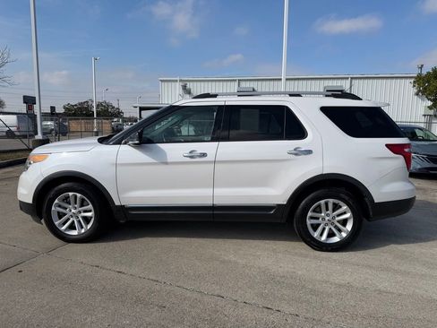 Used 2014 Ford Explorer XLT w/ Equipment Group 202A image 2