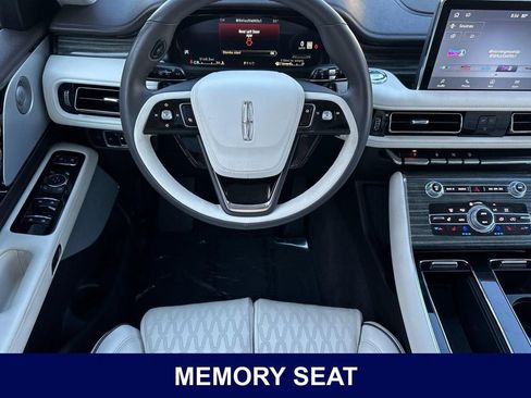 Used 2024 Lincoln Aviator Black Label AWD/4WD image 18