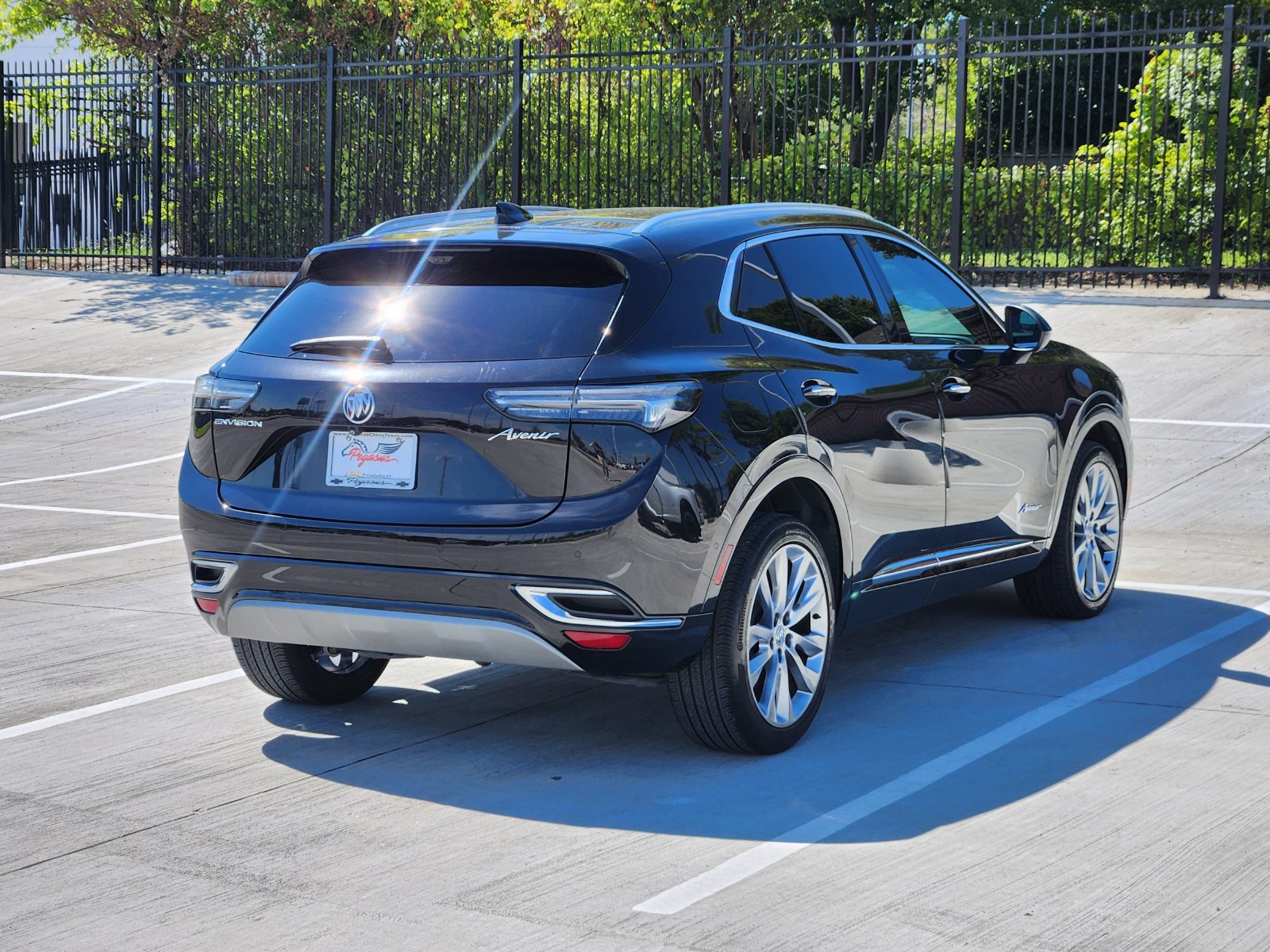 Used 2023 Buick Envision Avenir FWD image 5