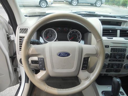 Used 2011 Ford Escape XLT w/ 203A Rapid Spec Order Code FWD image 12
