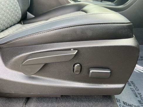 Used 2019 Chevrolet Colorado Z71 image 12